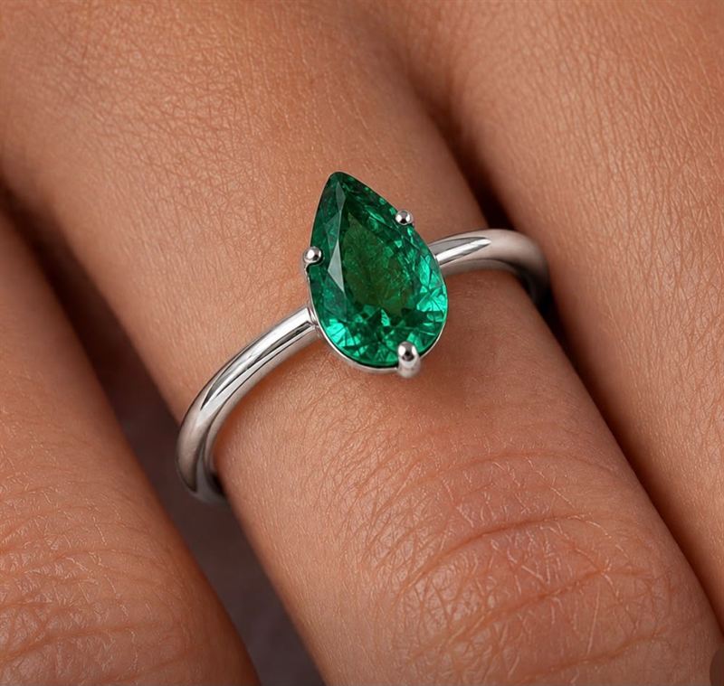 Solitario «Gota de Muzo»